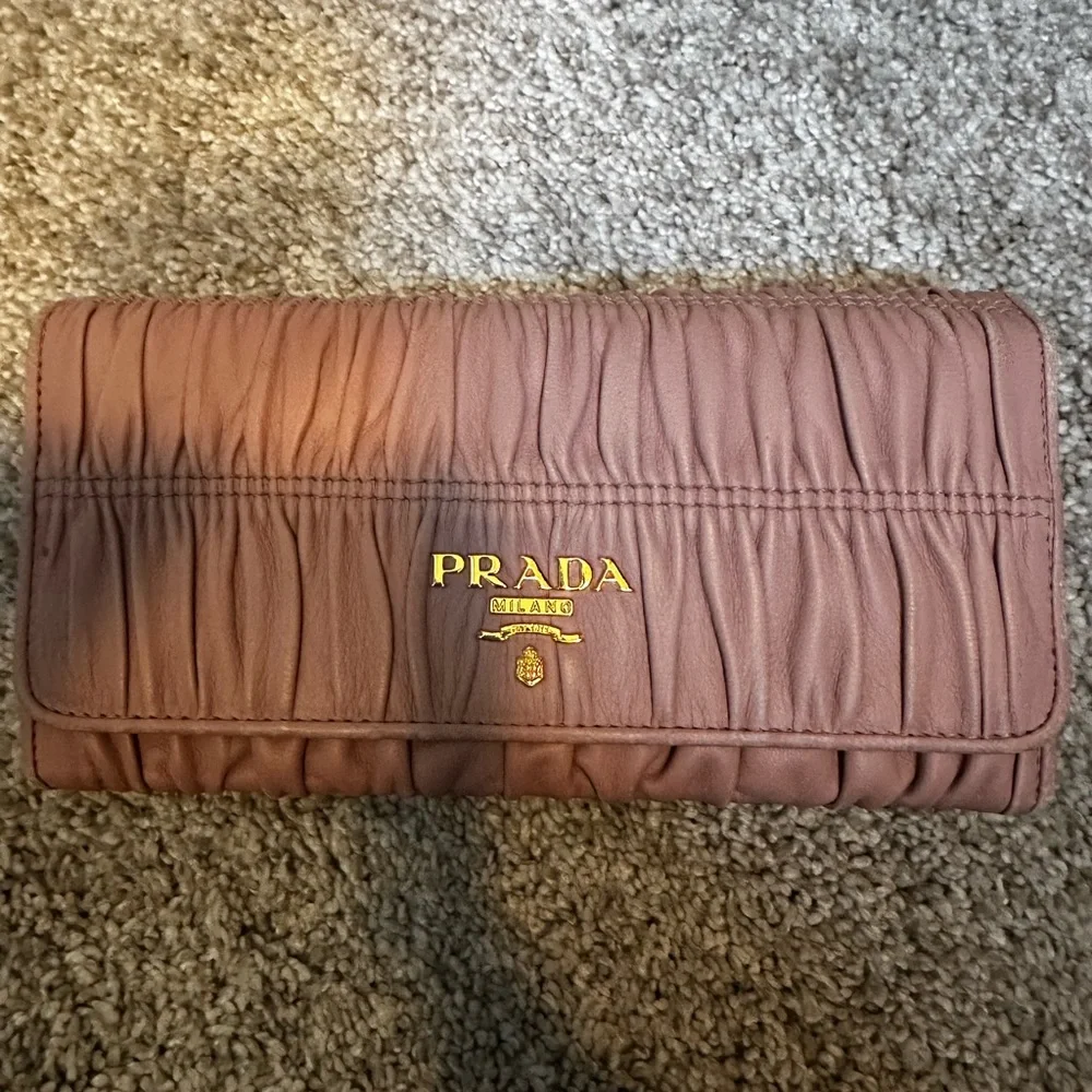 prada wallet - Picture 1 of 3